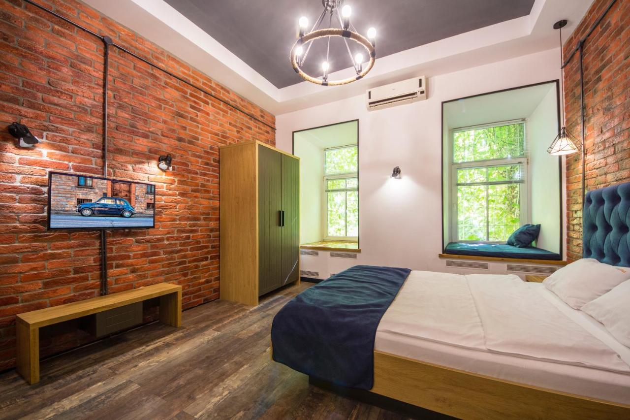 Self Check-In Apartments Near Landscape Alley Kyiv Exterior photo